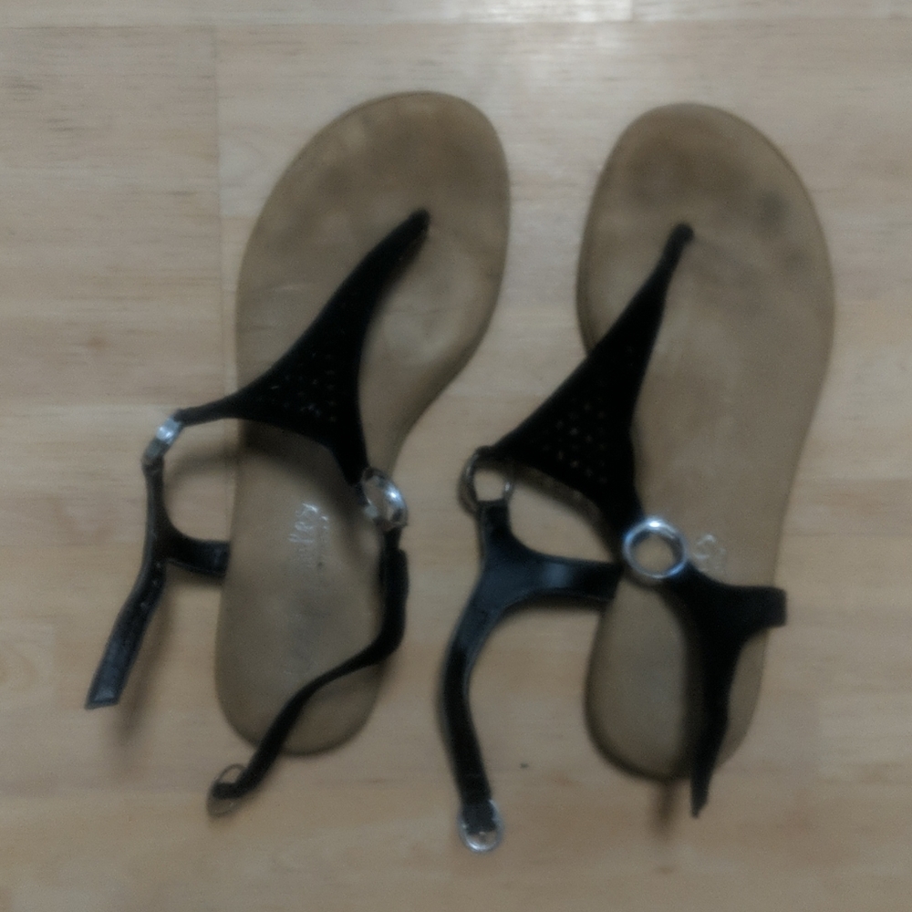 Flat sandals in black leather ,comfy soles